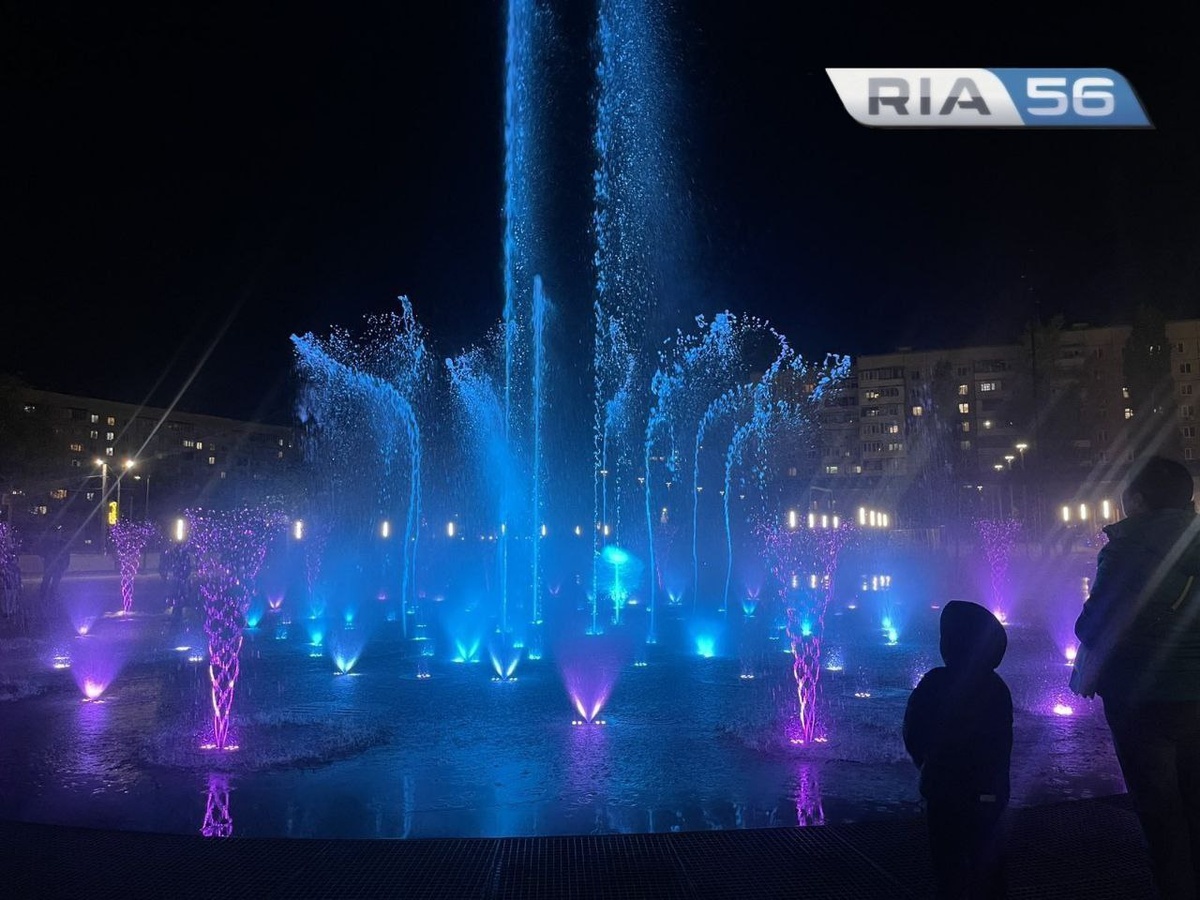  📷    Феерично и мелодично. Оренбуржцы вечером были в восторге от фонтана у «Китайской стены» Белов Михаил Александрович
