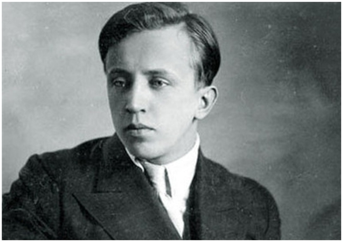    Юрий Есенин