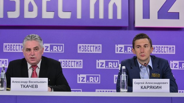    Александр Ткачев (слева) и Сергей Карякин. Global Look Press