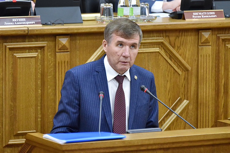    Министр экономики Мидхат Шагиахметов представил прогноз социально-экономического развития Татарстана на будущий год и ближайшую трехлетку.   
Фото: gossov.tatarstan.ru