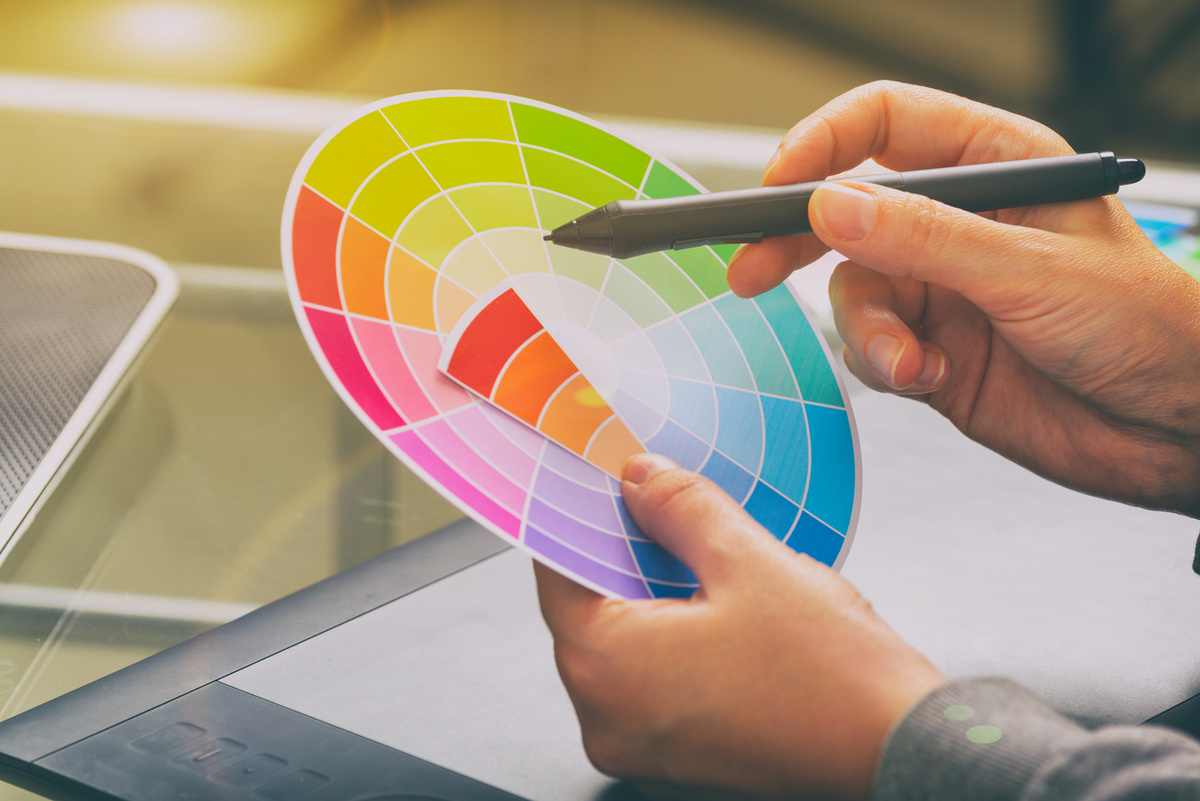    Цветовой круг поможет не только дизайнеру, но и цветоводу-любителю