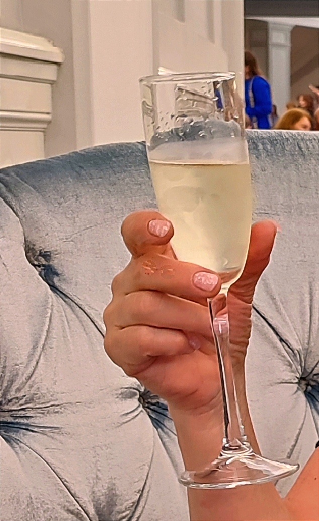 Самый дорогой бокал шампанского в моей жизни