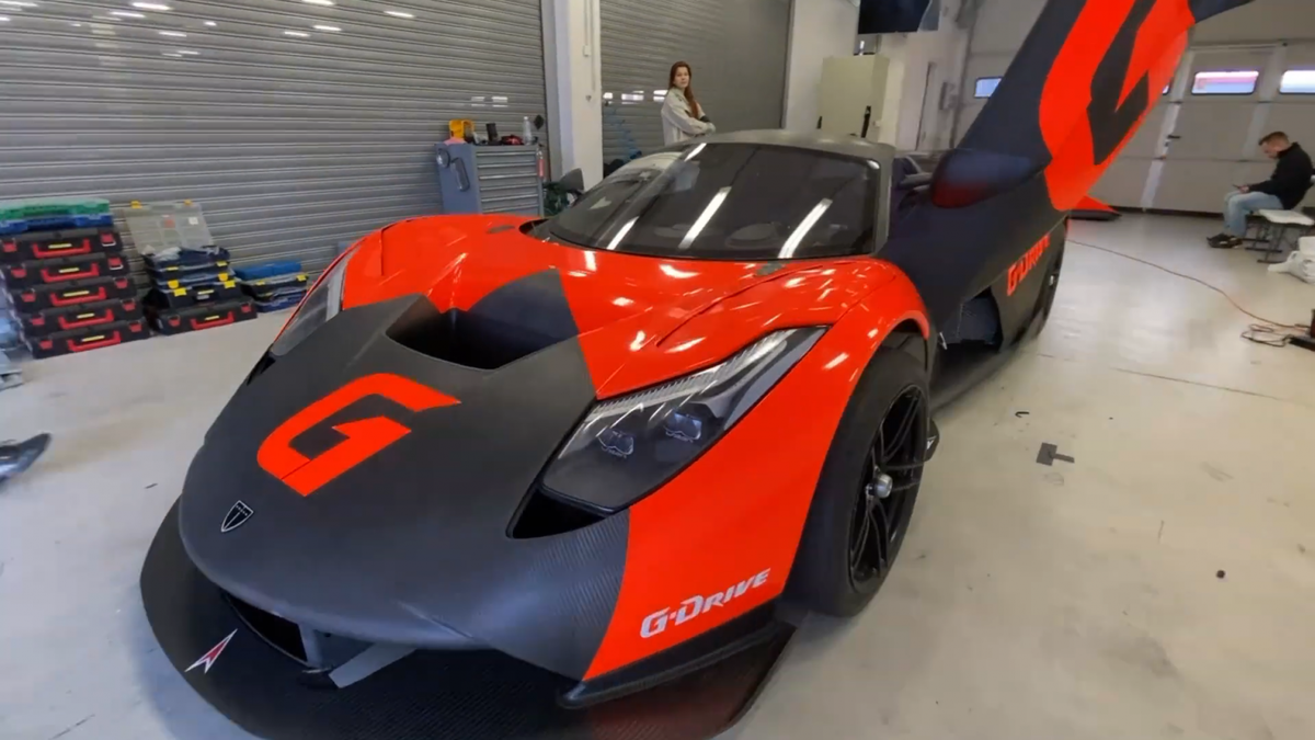 Новый суперкар Rossa из России.