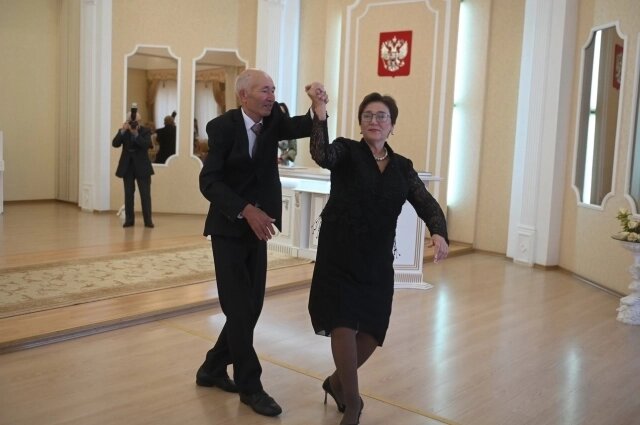    Супруги Галиевы вместе уже 50 лет. Фото: телеграм-канал Александра Бречалова