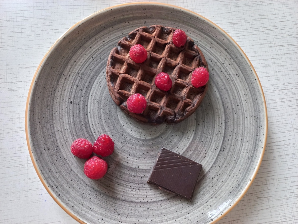 Эстетика от Елены К.: шоколадная вафля с ягодами. 