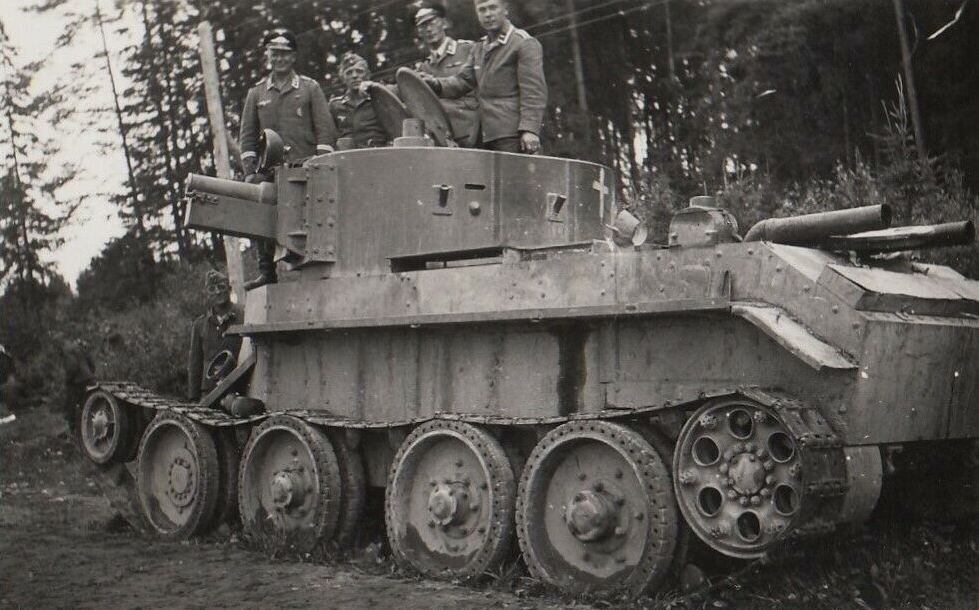 Артиллерийский танк БТ-7 с орудием 76мм.