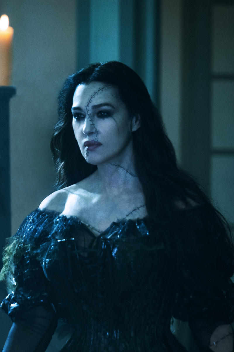 Моника Беллуччи в роли Долорес 