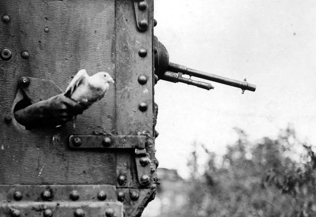 Hotchkiss Portable внутри шаровой установки Tank Mark V.