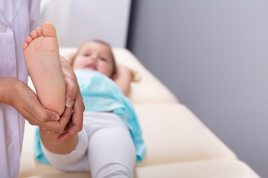 Мануальная терапия для детей – особенности и безопасность