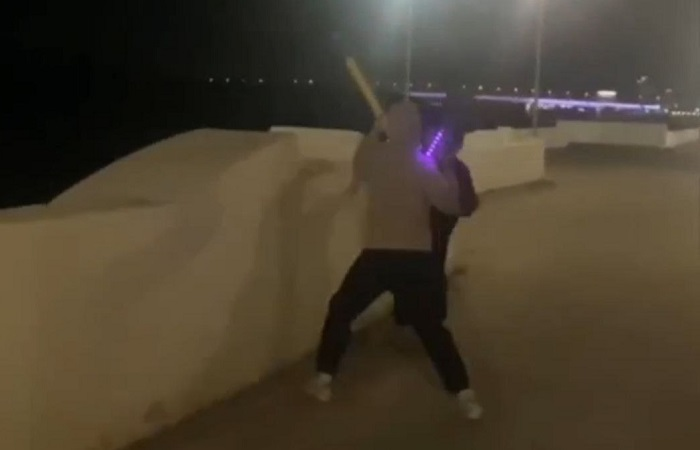 Инцидент в Омске: школьники топят электросамокаты в Иртыше