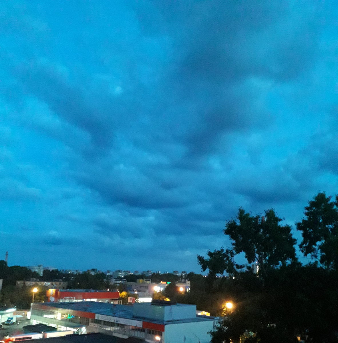 Фото 1. Релакс)) Августовское небо над ночной Тверью-2023. Московский район города
