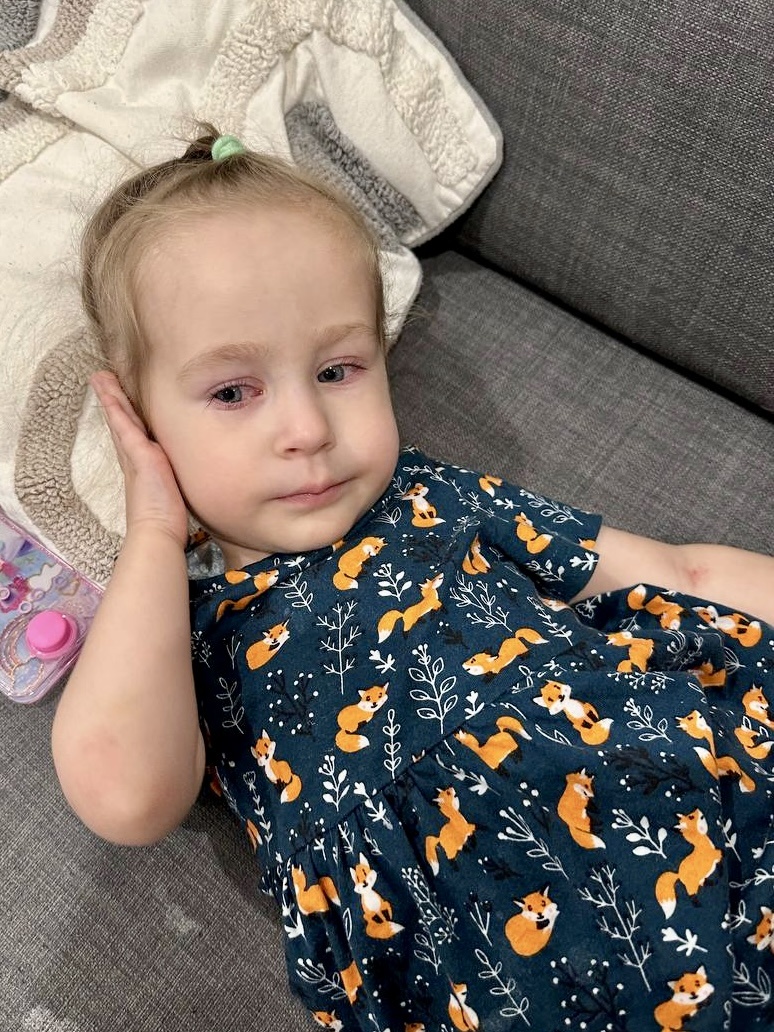 Сразу видно, что девочка болеет...