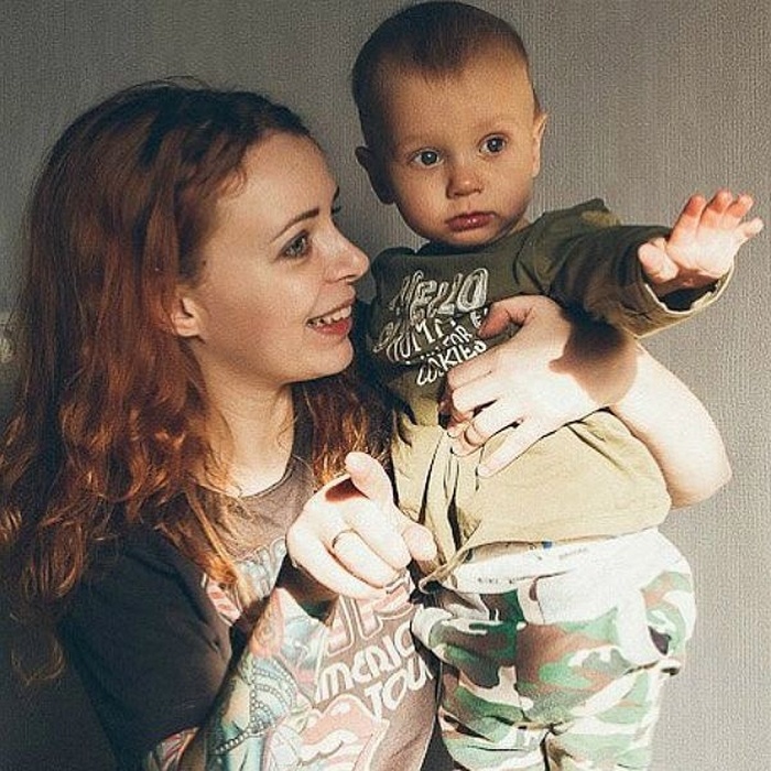  Женя Огурцова с сыном. / Фото: www.woman.ru