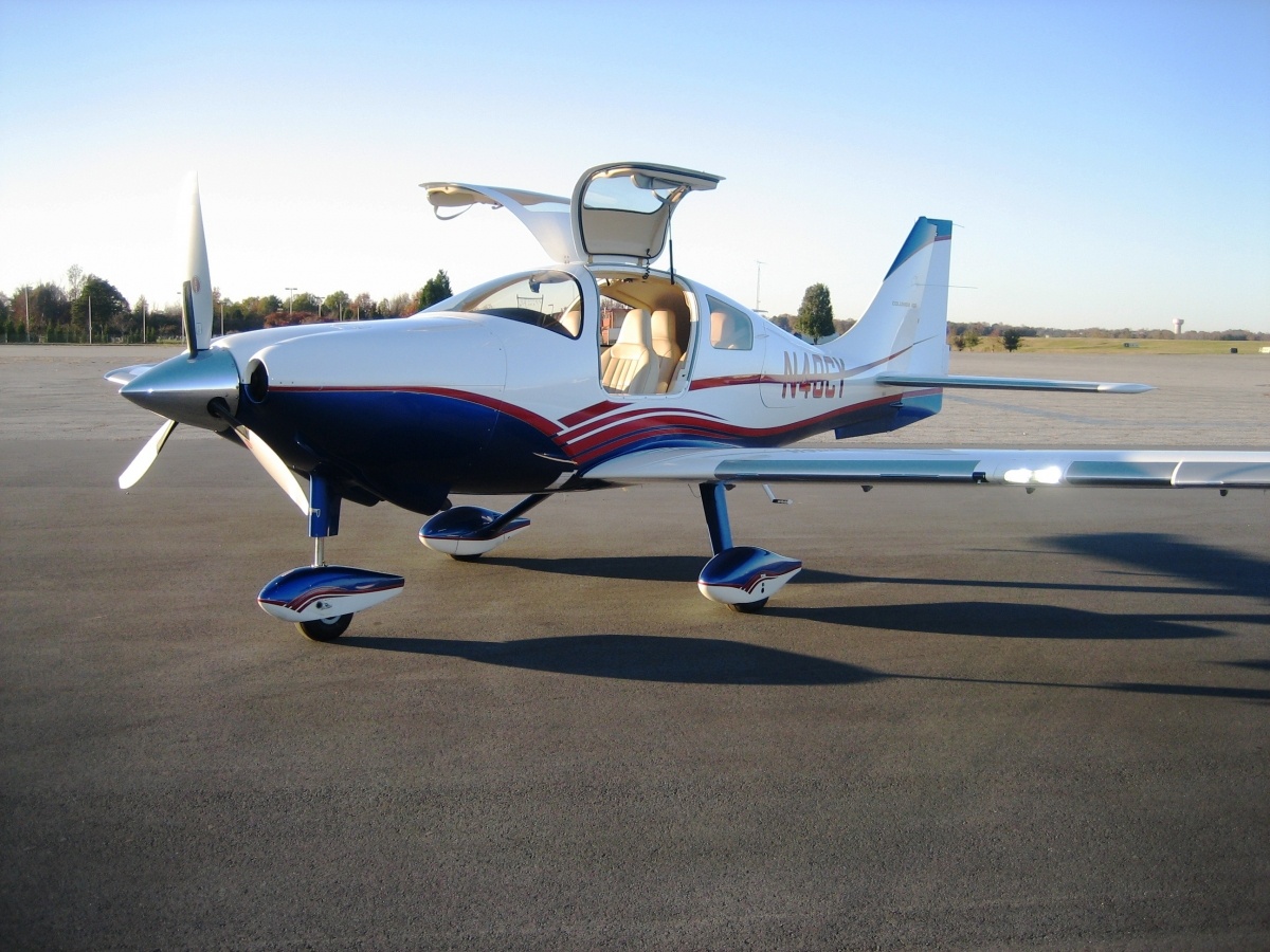 Цессна-400. 435 км/ч, полтонны полезной нагрузки и... к счастью, цена порядка миллиона долларов уже десять лет назад. А здесь просто потому, что красивая. Источник: avia.pro