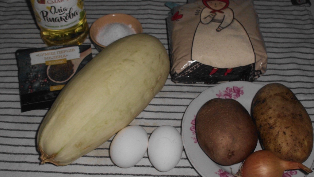Продукты для приготовления котлет из кабачка и картофеля. Личное фото автора канала Житейская проза