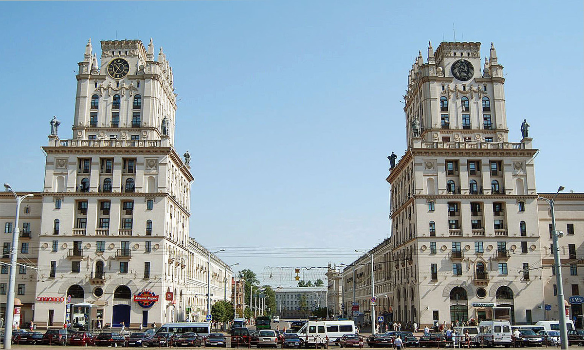 Ворота Минска, вид со стороны железнодорожного вокзала