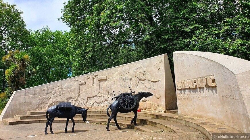 «Животные на войне (Мемориал)». 2004 г. ©ciriulic.tourister.ru