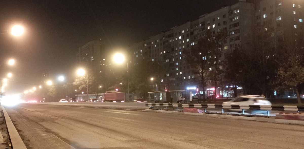 03.10.2024 г. Алтуфьевское шоссе. То ли туман, то ли отголоски пыльных бурь, то ли пыль столбом от затянувшегося благоустройства. ЗДЕСЬ и далее фото автора и(или) из личного архива автора, если не указано иначе.