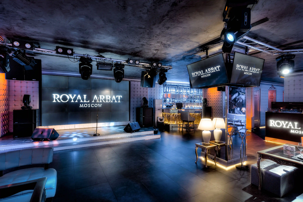 Royal pro club. Роял Арбат. Royal Arbat Москва. Рояль Арбат Екатеринбург. Роял Арбат караоке Москва.