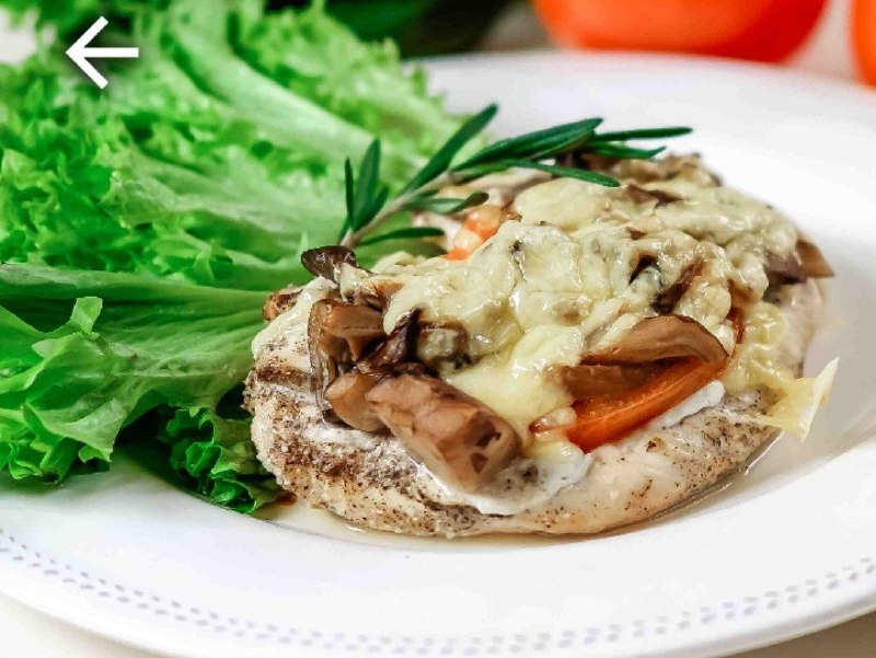 Изначально это блюдо задумывалось как отбивная с начинкой, но затем трансформировалось в рулетики, т к деткам было удобнее есть в новом виде. Можно давать с года, при условии что введены все продукты. Шампиньоны детям МОЖНО.