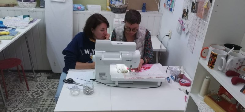 С Еленой Михайловой в моей мастерской. 