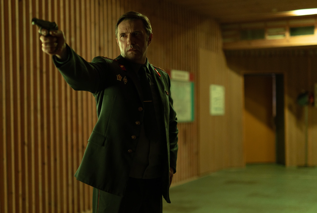 Кадр из сериала "Противостояние" (2024)