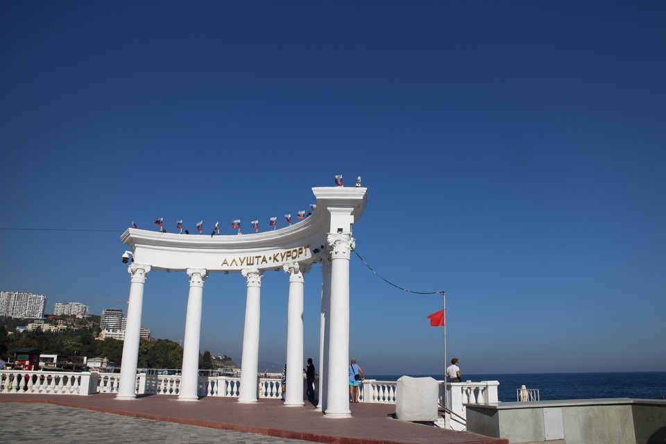    Набережная Алушты - популярное место отдыха крымчан и туристов Галина КОВАЛЕНКО
