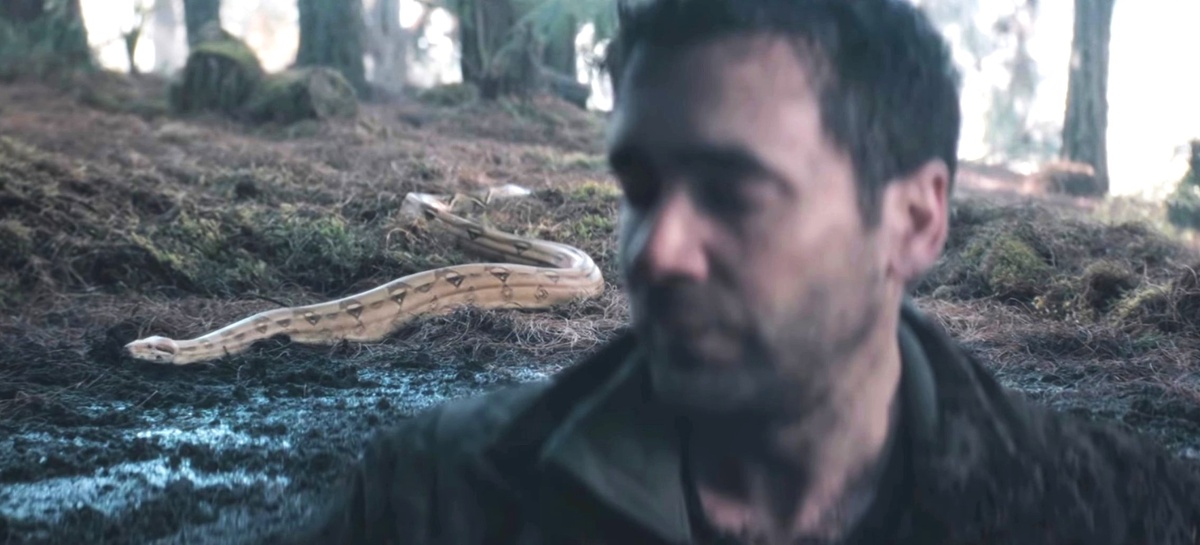 Скриншот из триллера "Змеиная топь" ("Quicksand").