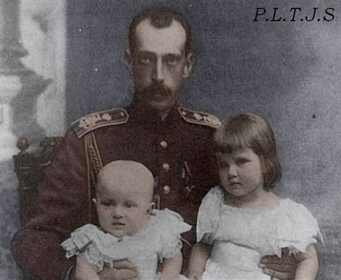 Павел Александрович с детьми