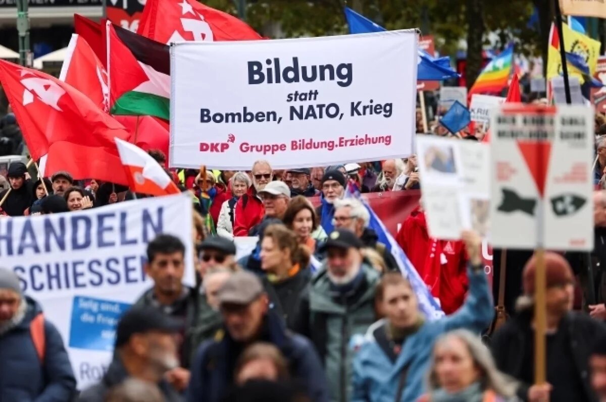    В Берлине проходит масштабная акция против поставок оружия Украине