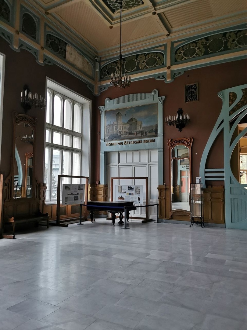 листать галерею вправо