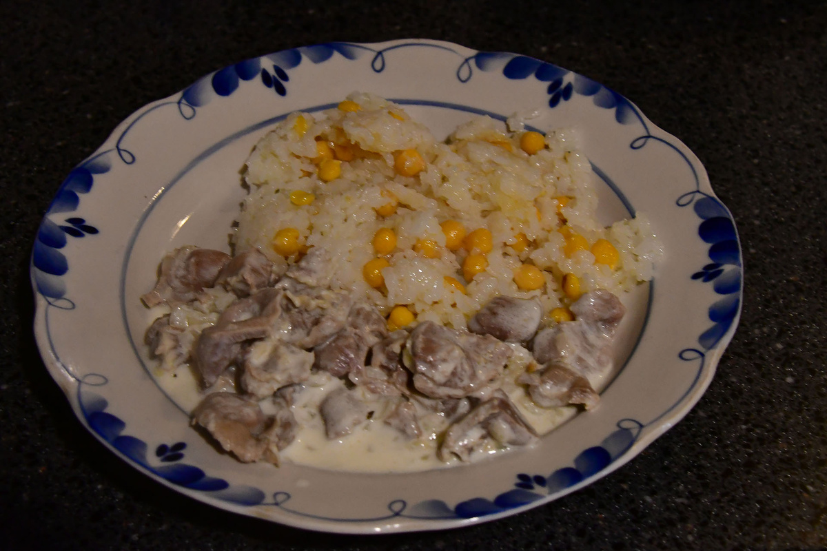 Куриные желудки в сметане