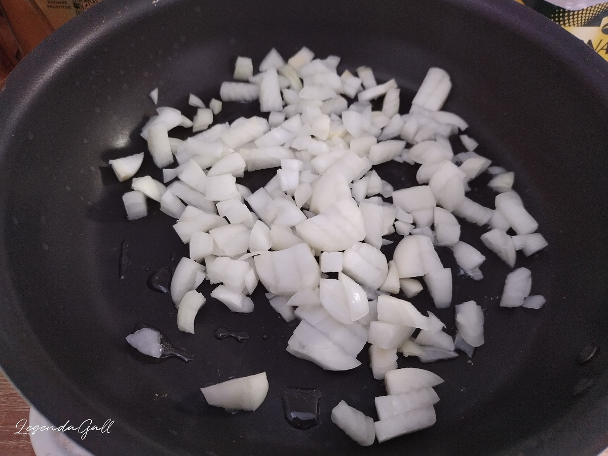 Лучок на капле масла
