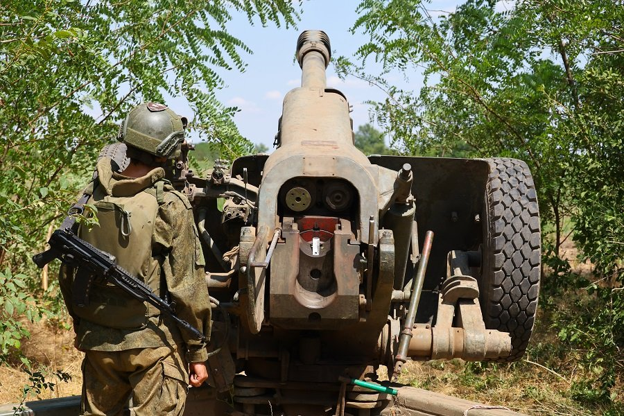 122-мм гаубица Д-30 во время боевой работы в зоне проведения специальной военной операции - Фото: Александр Полегенько/ТАСС