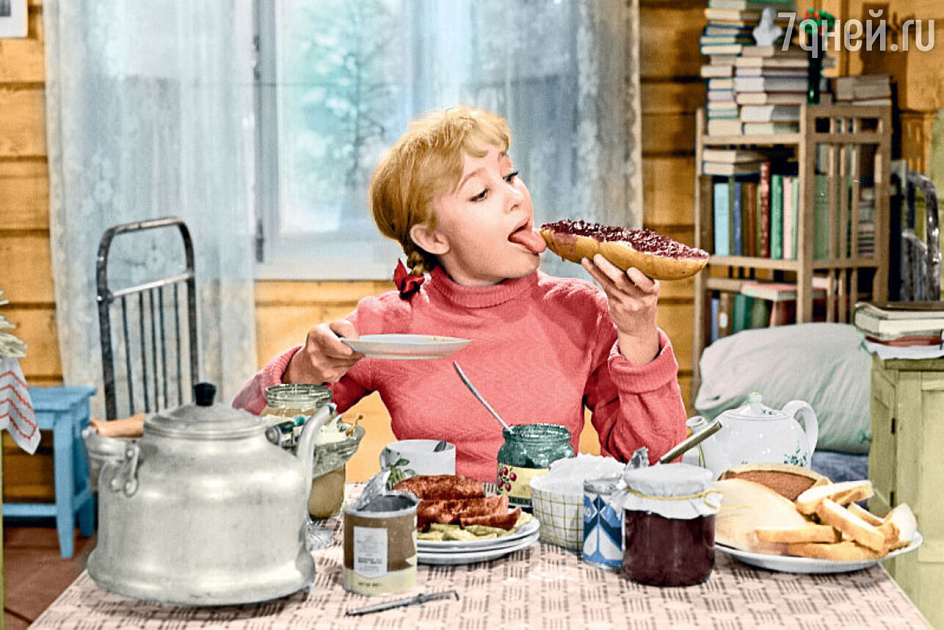 "Хочу — халву ем, хочу — пряники. .." (х/ф "Девчата" снят в 1961 году по одноименному повести Бориса Бедного).