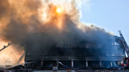 Два года до векового юбилея: в Хабаровске полностью выгорел театр музкомедии