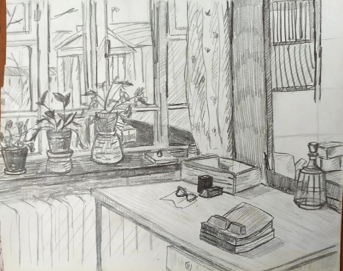 На столе чернильница-непроливайка