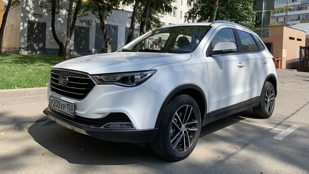 кроссовер FAW Besturn X80