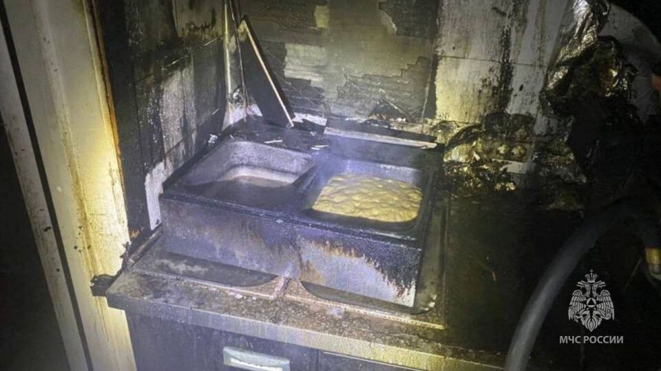    Пожар в банном комплексе. Источник: t.me/mchs_altkray