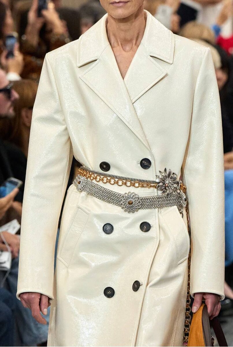 Miu Miu, Весна 2025. Источник фото: vogue.com
