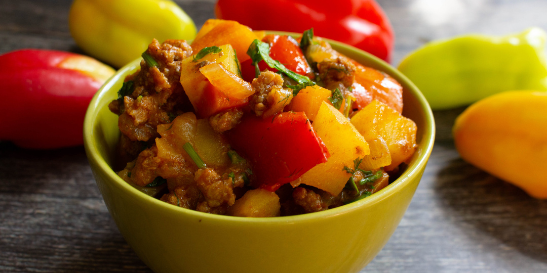 Тушеные овощи с мясным фаршем