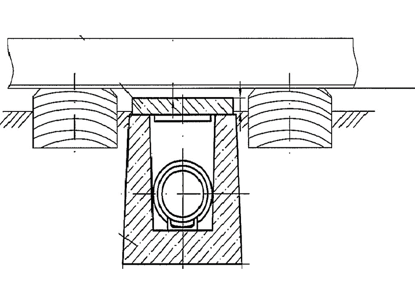 Железобетонный лоток между деревянных шпал по типовым решениям