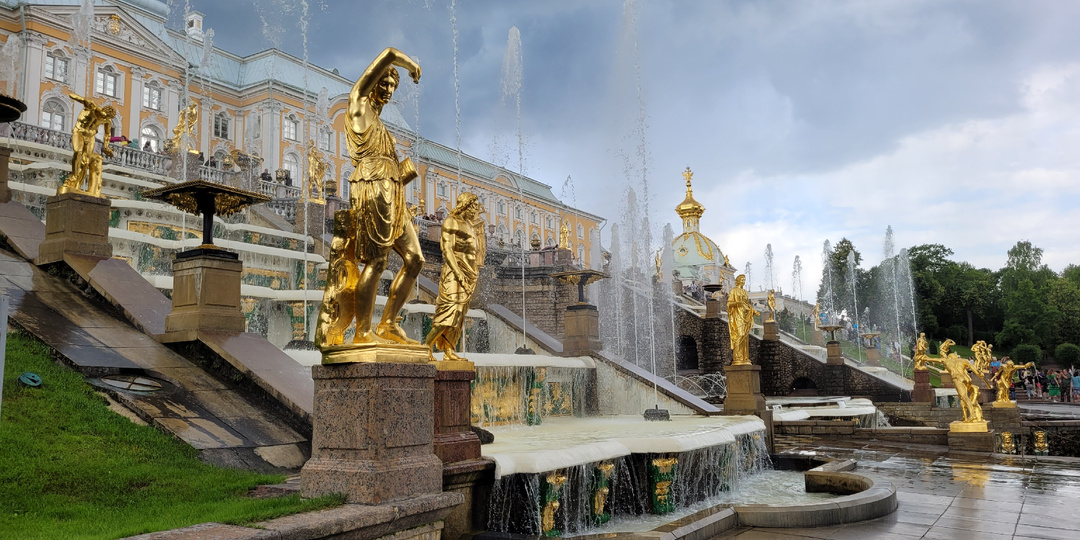 Четыре хитрости, как сэкономить на поездке в Петергоф и не разочароваться