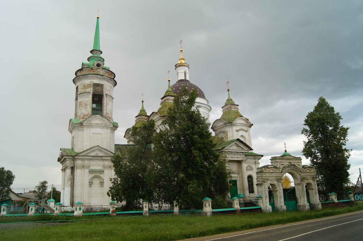 Храм у дороги в селе Быньги. Фото автора.2015г