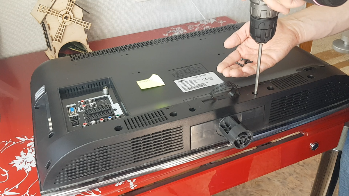 На ремонте бытовой техники можно заработать или сэкономить ремонтируя все своими силами.