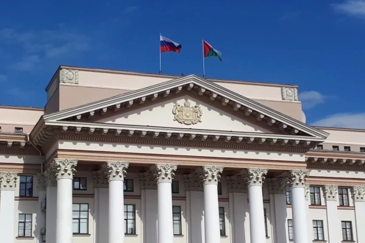    Губернатору Тюменской области ищут пресс-секретаря и помощников