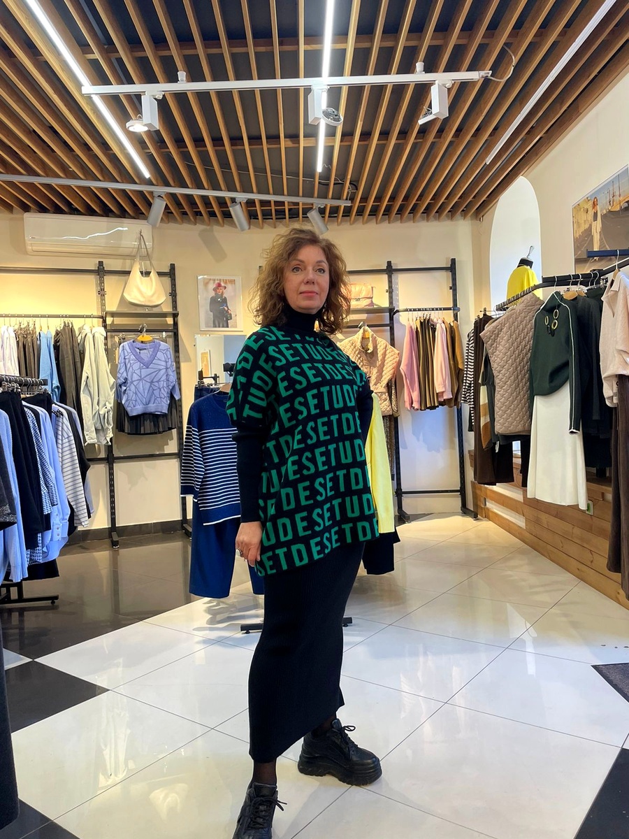 Акцент на юбку! - пожалуйста, пока.))