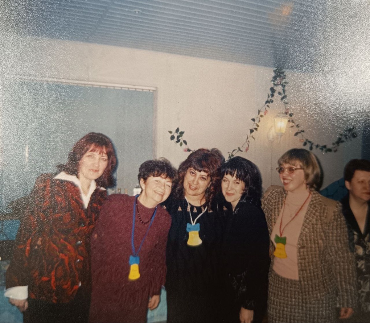 Фото из личного архива учителя: Ольга Семеновна — вторая слева, Елена Евгеньевна — посередине