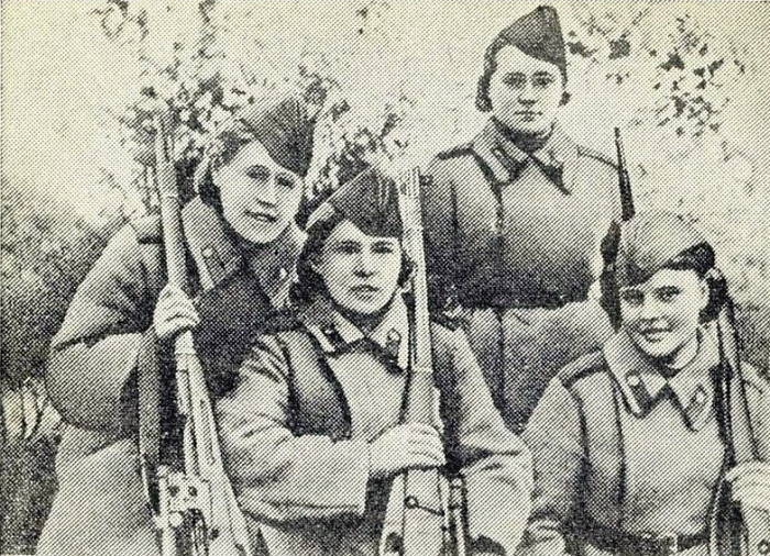 Сентябрь 1943 года. Девушки снайперы Ягодкина, Федорова, Гудованцева, Кузьмина
