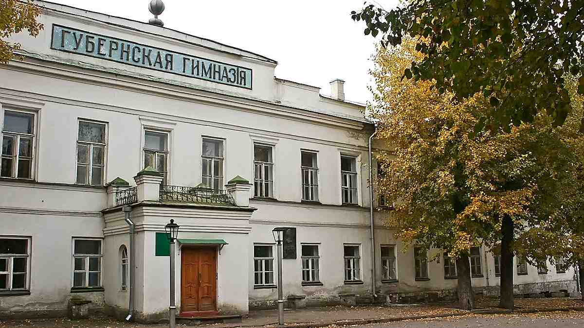 Гимназия Ленина и Керенского в Ульяновске